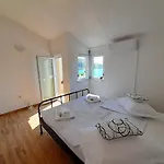 House Apartament *