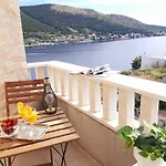 Holiday Beach House *