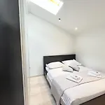 House Apartament *