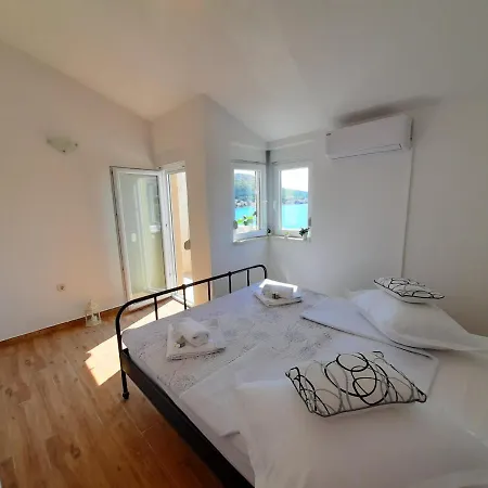 House Apartment *