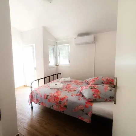 House Apartment *